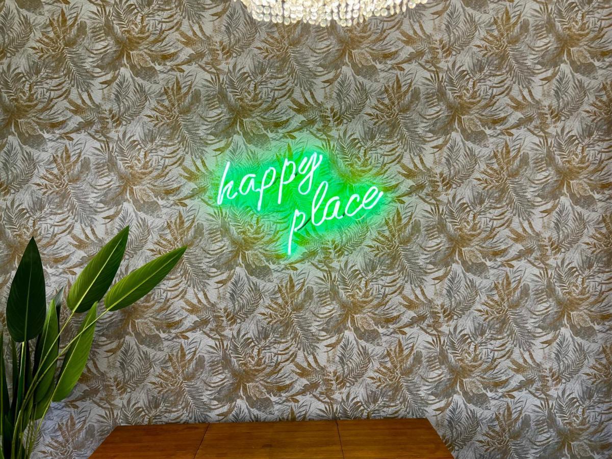 Happy Place! Big, Bright & Central - Ideal For Families And Groups Of Friends باترا المظهر الخارجي الصورة